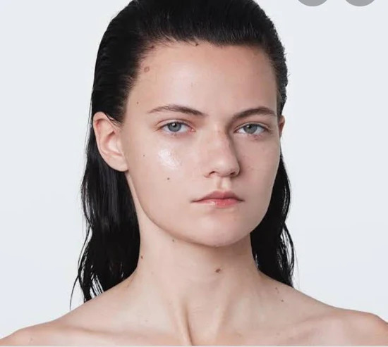 Gucci Luminous Face & Lip Gloss - Image 2